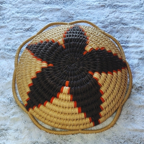 Handwoven Woven Wicker Rustic Rolled African Flower Design Serving Basket - Picture 4 of 9